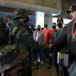 President Maduro felicitates Venezuelan army personnel on the 17th anniversary of the establishment of FANB's Strategic Operational Command. Photo: Twitter/@NicolasMaduro