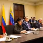 Venezuelan ambassador in Colombia, Félix Plasencia (center), with his work team. Photo: Twitter/@franccoy.