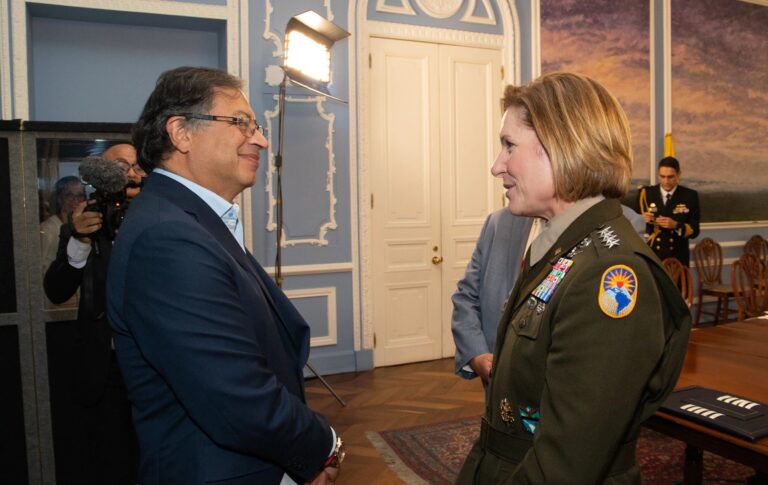 US Army General Laura Richardson, the commander of US Southern Command, met with President Petro on a visit to Colombia during September 5-9, 2022. Photo: Southcom.