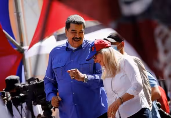 Venezuelan President Nicolás Maduro and his wife Cilia Flores dancing during the May Day celebrations in Caracas, Venezuela, on May 1, 2022. Photo: Reuters/Leonardo Fernández Viloria.