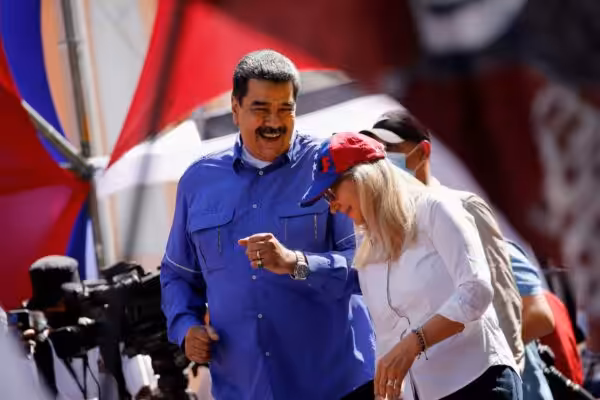 Venezuelan President Nicolás Maduro and his wife Cilia Flores dancing during the May Day celebrations in Caracas, Venezuela, on May 1, 2022. Photo: Reuters/Leonardo Fernández Viloria.