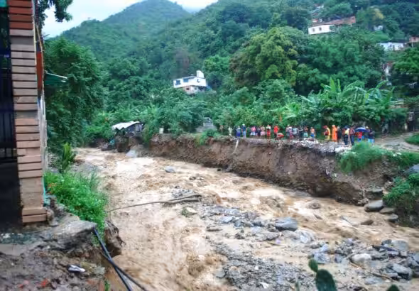 Flooding in La Guaira state due to torrential rains. Photo: Jesús Gazzaneo.