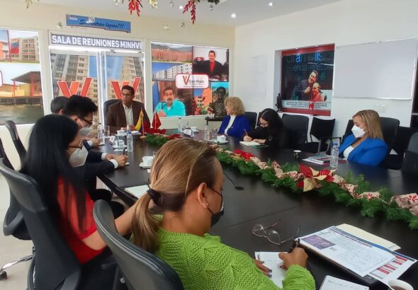 Meeting between Venezuelan housing authorities and Chinese embassy on the construction of public housing for those affected in Las Tejerías landslide. Photo: Twitter/@IMVillarroel1