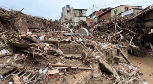 Images of the landslide that occurred this weekend due to heavy rains in the community of Las Tejerías. Photo: Últimas Noticias.
