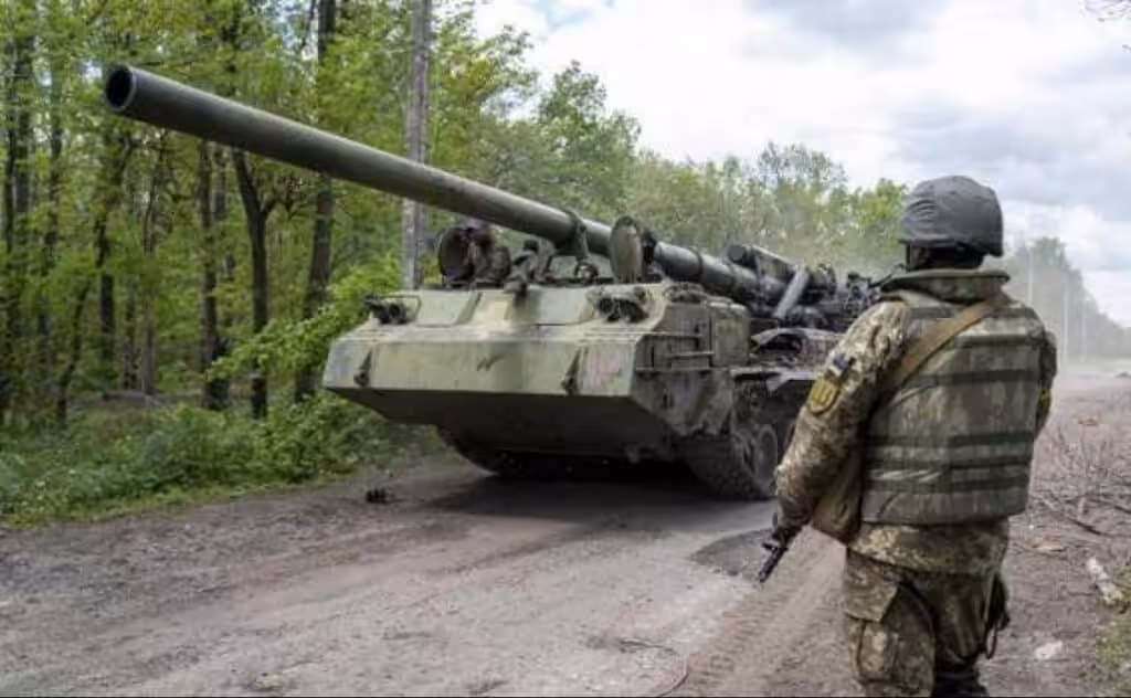 Ukrainian military tank on the outskirts of the Donetsk People's Republic. Photo: EFE.