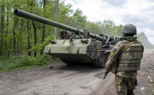 Ukrainian military tank on the outskirts of the Donetsk People's Republic. Photo: EFE.