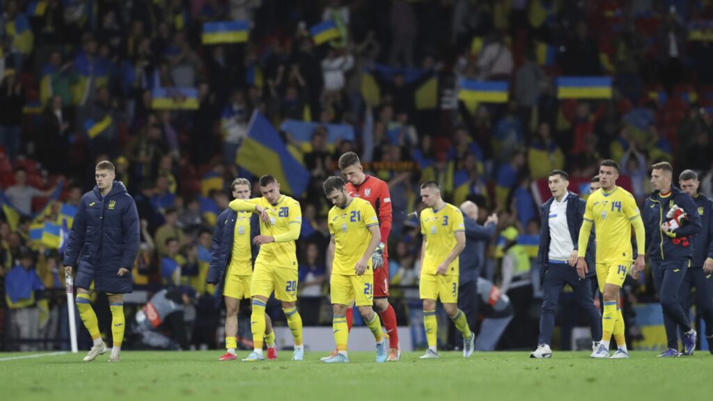 The Ukrainian team leaves the field after losing to Scotland in a Nations League match on Wednesday, September 21, 2022 (Photo: AP)
