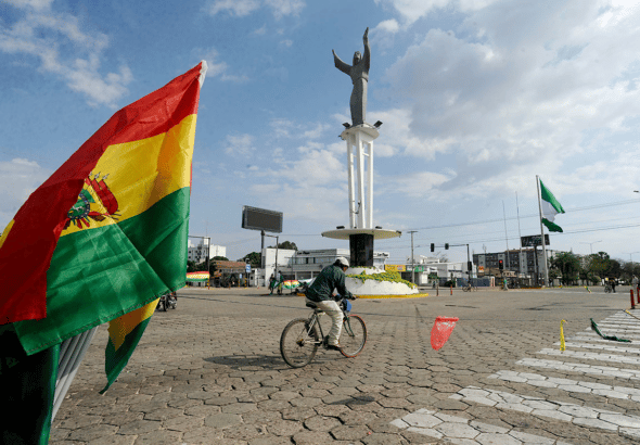 Man riding his bike near a rotonda at Puerto Quijaro, a municipality 569 kilometers from the capital of Santa Cruz, on the border between Bolivia and Brazil. Oct. 22, 2022. Photo: Twitter/@PaolaPteleSUR.