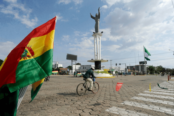 Man riding his bike near a rotonda at Puerto Quijaro, a municipality 569 kilometers from the capital of Santa Cruz, on the border between Bolivia and Brazil. Oct. 22, 2022. Photo: Twitter/@PaolaPteleSUR.