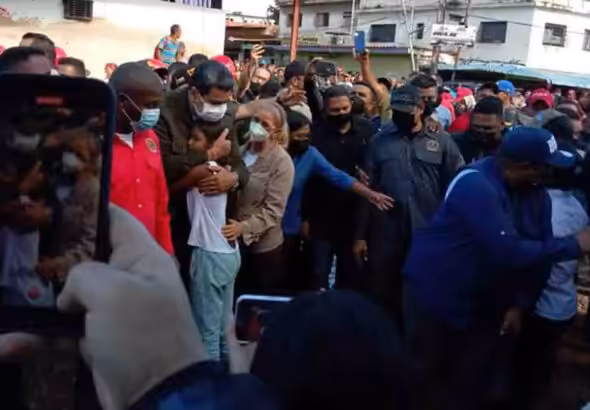 Venezuelan President Nicolás Maduro giving a hug to a small girl that reached him and embraced him during his visit to Las Tejerías, Aragua state, after a tragic landslide hit the small town. Photo: Globovisión.