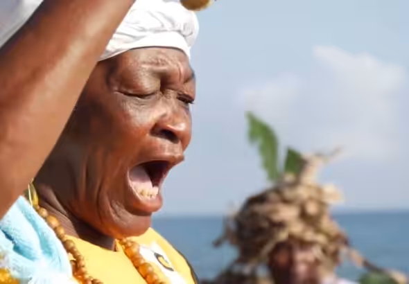 Featured image:  Garifuna woman, from the Tela Bay, singing traditional songs. Photo: Radio Progreso (Honduras).