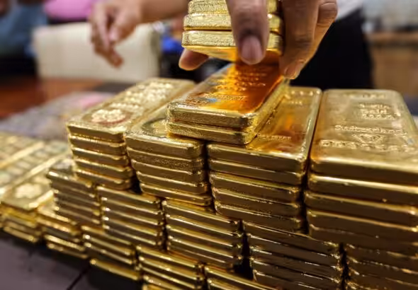 Gold ingots being piled on a table. Photo: RedRadioVE/File photo.