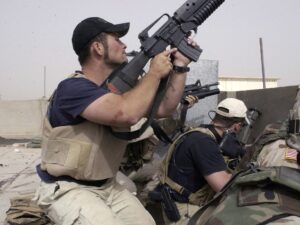 Employees of the US firm Blackwater participated in a shooting in the Iraqi city of Najaf in April 2004. Photo: Gervasio Sanchez (AP).