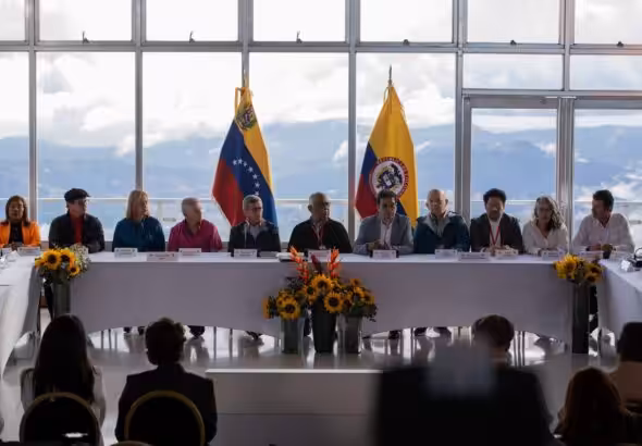 All the delegates participating in the peace talks between the ELN and the Colombian government in Caracas on Monday, November 21, 2022. Photo: EFE.