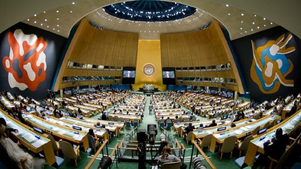 United Nations General Assembly floor viewed with a grand angular lens. Photo: Picture-alliance/DPA/Daniel Bockwoldt.