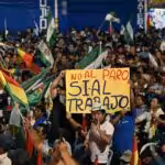 “No to unemployment, yes to work, workers in Santa Cruz protest bosses strike. Photo: AFPPIX.