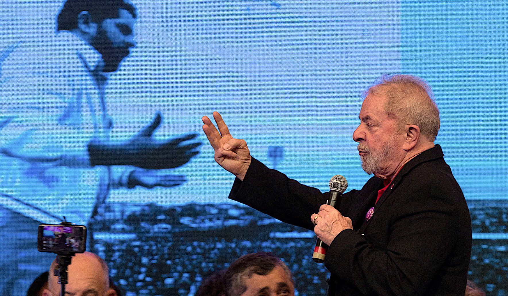 Lula da Silva speaking at the national congress of the PT Party in 2017. Photo: Lula Marques/Agência PT, CC BY 2.0.