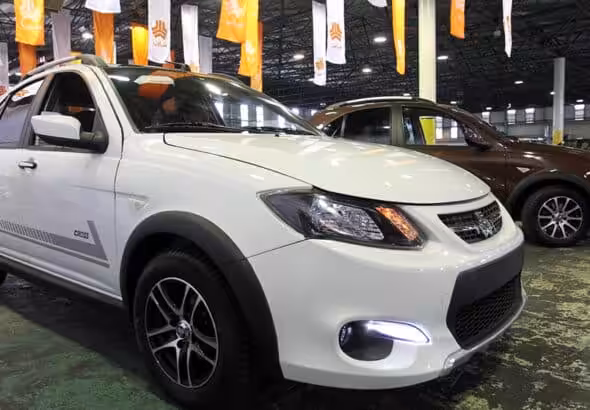 File photo shows a Saina car model manufactured by Iranian automotive company Saipa during a car show in the capital Tehran. Photo by IRNA.