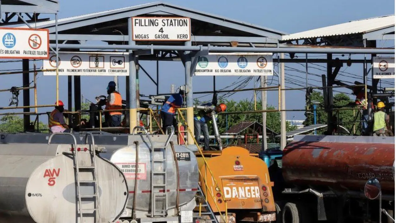 Gasoline trucks getting filled at the Varreux Terminal near Port-au-Prince, Haiti. Photo: Reuters.