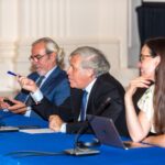 OAS Secretary General Luis Almagro (center), with Marián Vidaurri to his left, at a meeting. Photo: OAS.