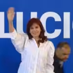 The vice president of Argentina, Cristina Fernández de Kirchner, waves to supporters at an event in Pilar, Buenos Aires province, on November 4, 2022. Photo: La Nación.