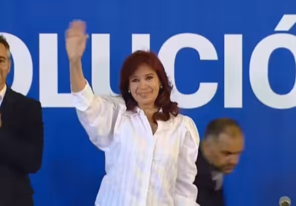The vice president of Argentina, Cristina Fernández de Kirchner, waves to supporters at an event in Pilar, Buenos Aires province, on November 4, 2022. Photo: La Nación.
