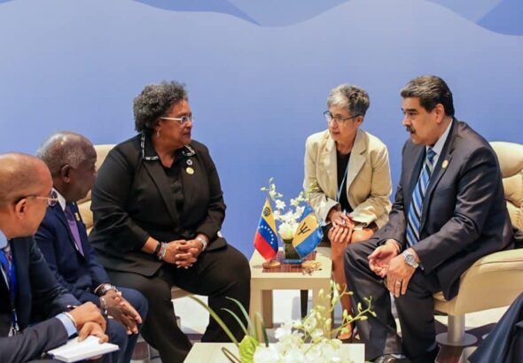 President Nicolás Maduro meets with Barbadian Prime Minister Mia Mottley in Sharm El Sheikh. Photo: Presidential Press (Venezuela). 