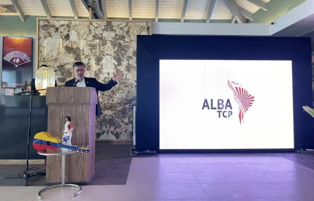ALBA-TCP Executive Secretary, Sacha Llorenti, during his lecture at the international forum Rethinking Tourism: New strategies and alliances for the recovery of the sector in Latin America and the Caribbean, Caracas, November 26, 2022. Photo: Twitter/@ALBATCP.