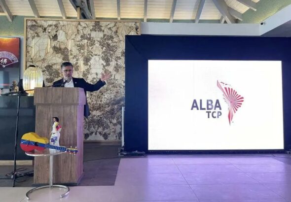 ALBA-TCP Executive Secretary, Sacha Llorenti, during his lecture at the international forum Rethinking Tourism: New strategies and alliances for the recovery of the sector in Latin America and the Caribbean, Caracas, November 26, 2022. Photo: Twitter/@ALBATCP.