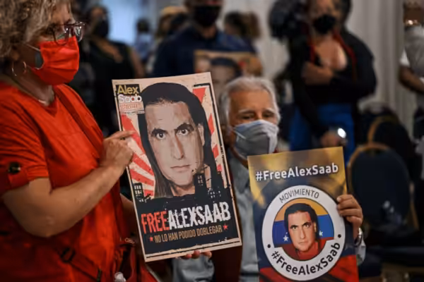 A protest in Caracas demanding freedom for Venezuelan diplomat Alex Saab, who is incarcerated in the US. Photo: Yuri Cortez/AFP.