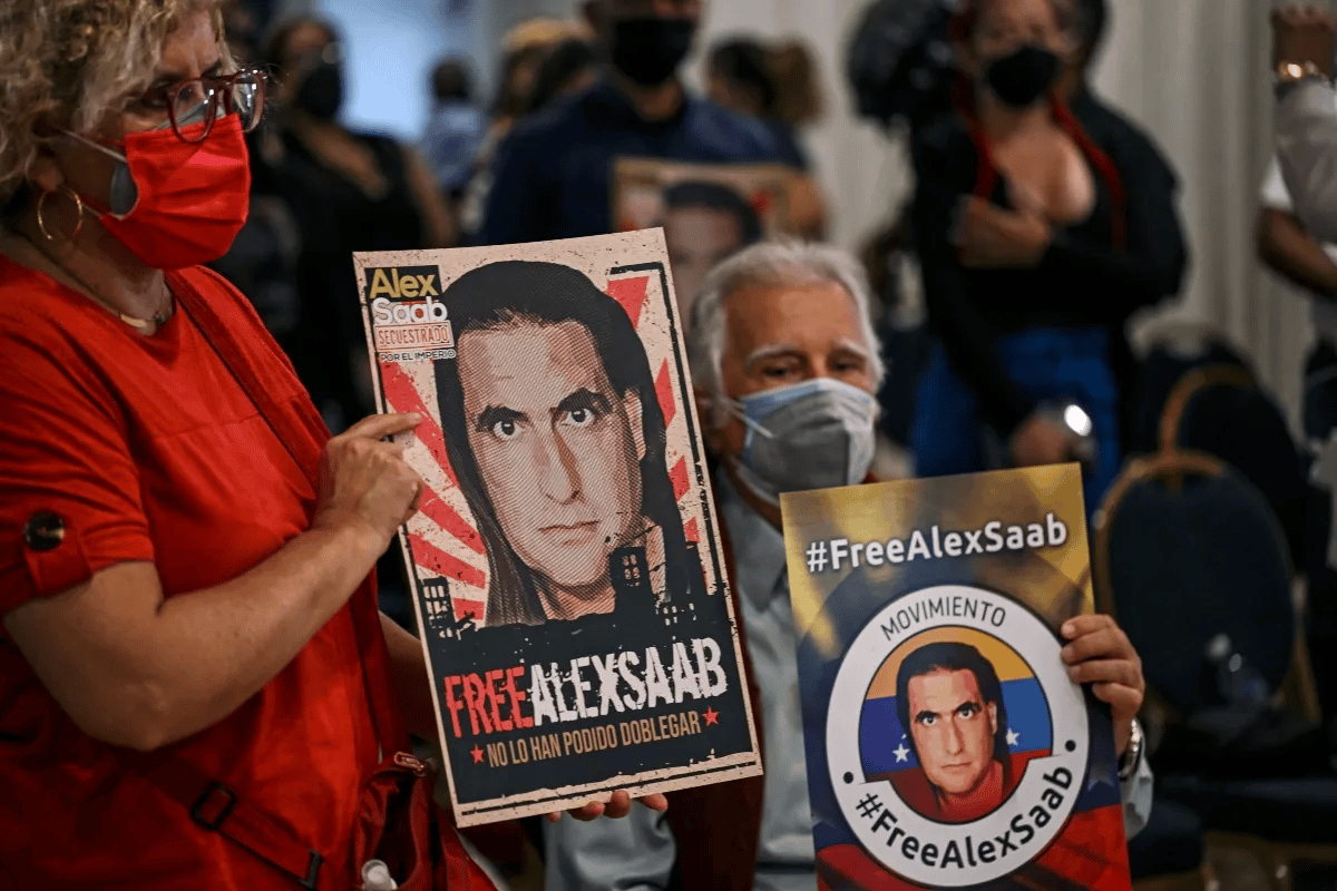A protest in Caracas demanding freedom for Venezuelan diplomat Alex Saab, who is incarcerated in the US. Photo: Yuri Cortez/AFP.