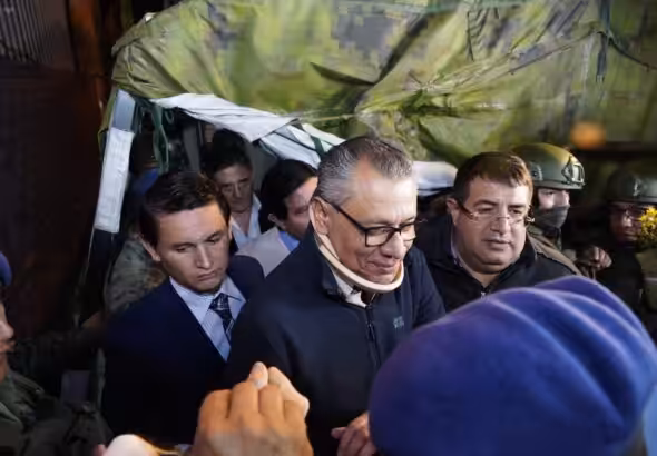 Former Ecuadorean Vice President Jorge Glas and lawfare victim at the moment of his release from prison. Photo: Daniel Molineros/API.