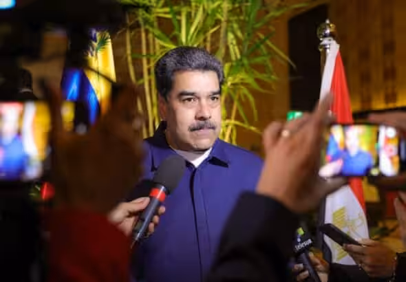 President Maduro speaks to the press upon his arrival in Egypt to attend the UN climate summit COP27. Photo: Twitter/@NicolasMaduro.