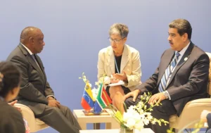 Venezuelan President Nicolás Maduro (right) and South African President Cyril Ramaphosa (left) during a bilateral meeting held during COP27 in Egypt. Photo: Twitter/@NicolasMaduro.