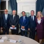 The president of Colombia, Gustavo Petro (center), in the company of Argentine President Alberto Fernández, Venezuelan National Assembly President Jorge Rodríguez, Venezuelan opposition spokesperson Gerardo Blyde, and representatives of the governments of Norway, France, and Argentina. Photo: Twitter/@petrogustavo.