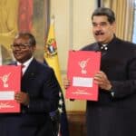 President of Guinea Bissau Umaro Sissoco Embalo, left, and Venezuelan President Nicolas Maduro, after signing a bilateral agreement at Miraflores Palace, in Caracas, Venezuela, on Wednesday, November 2, 2022. Photo: Presidential Press.