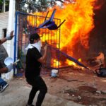 Camacho's terrorist gangs while burning the Peasants' Union headquarters during the Santa Cruz civic lock-down, Friday November 11, 2022. Photo: APG.