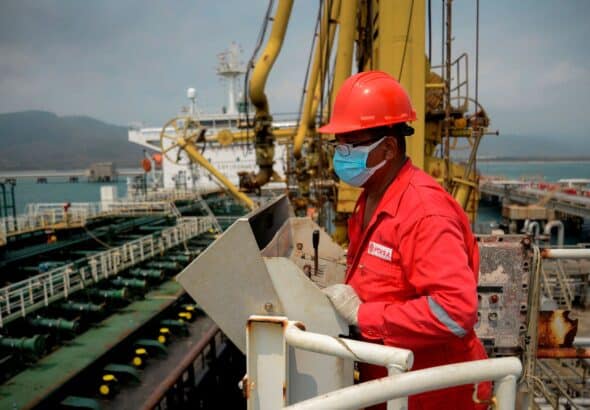 Venezuelan oil worker. Photo: File.