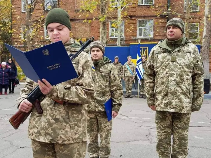 Aiden Aslin joining the Ukrainian armed forces in 2018. Photo: twitter.com.