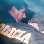 Police "escort" Peruvian President Pedro Castillo to the police station (December 7, 2022), Lima. Photo: AP/Renato Pajuelo.