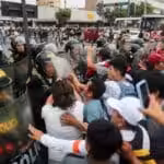 Demonstrators clash with police during a protest after the government announced a nationwide state of emergency following a week of protests sparked by the ousting of former President Pedro Castillo, in Lima, Peru December 15, 2022. Photo: REUTERS/Sebastian Castaneda