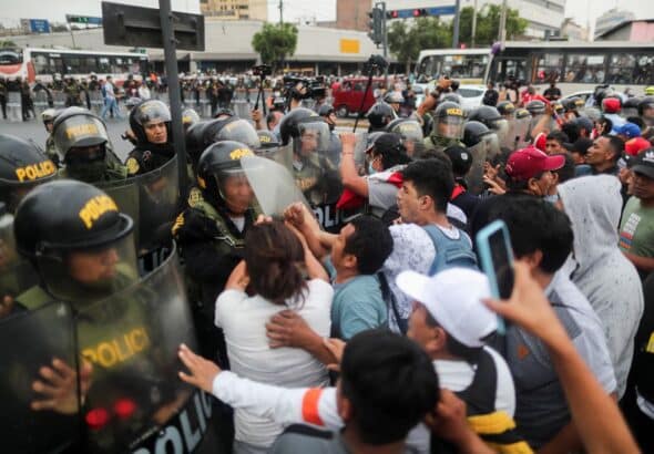 Demonstrators clash with police during a protest after the government announced a nationwide state of emergency following a week of protests sparked by the ousting of former President Pedro Castillo, in Lima, Peru December 15, 2022. Photo: REUTERS/Sebastian Castaneda