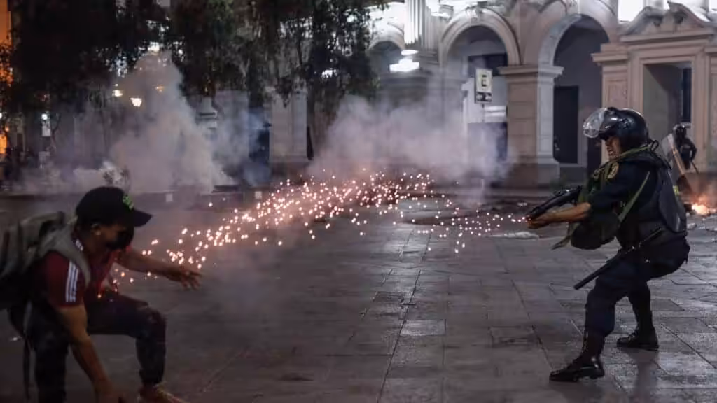 Unarmed Peruvian protester demanding the release of President Castillo and the dissolution of Congress being shot at point blank by the police. Photo: EPA.