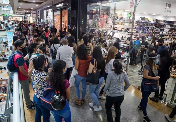 Crowd of buyers in the Sambil Mall in Caracas, Venezuela, on Black Friday 2022. Photo: Twitter/@CAVECOM/File photo.