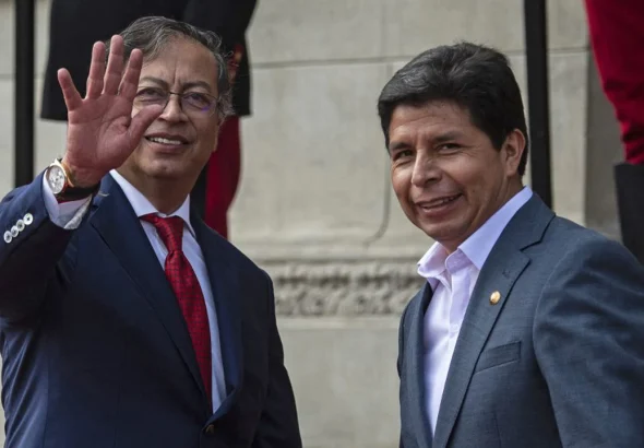Colombian President Gustavo Petro (left) and Peruvian President Pedro Castillo (right) before a meeting at the Government Palace in Lima, on August 29, 2022. Photo: AFP/Ernesto Benevides.