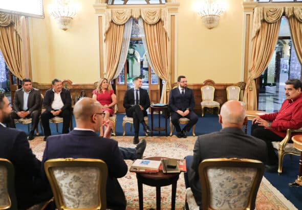 President Maduro in meeting with a delegation from opposition party Pencil Alliance and the Venezuelan government delegation for dialogue, on December 7, 2022, in Miraflores Palace. Photo: Presidential Press.