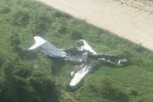 Remains of an aircraft disabled by the Bolivarian National Armed Force in 2022. Photo: Twitter/@dhernandezlarez.