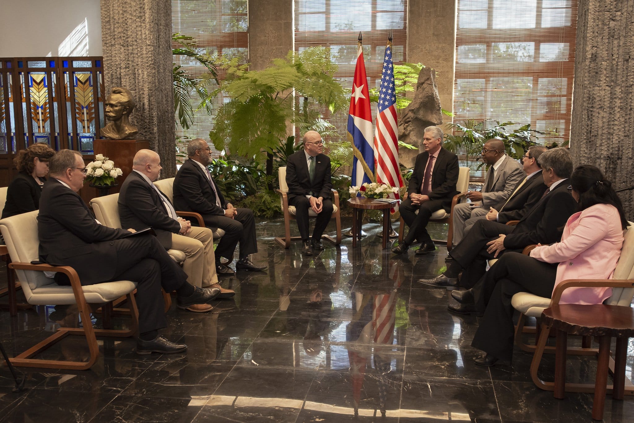 Meeting of Cuban President Miguel Diaz-Canel with US Congress delegation in Havana, Saturday, December 10, 2022. Photo: Twitter/@DiazCanelB.