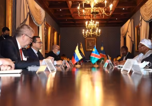Meeting of Venezuelan diplomatic authorities lad by Foreign Minister Carlos Faría (left) and Namibia's delegation, led by Deputy Prime Minister and Chancellor Netumbo Nandi Ndaitwah (right). Photo: Twitter/@Fariacrt.