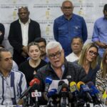 Far-right Venezuelan politician, Alfonso Marquina, giving statements at a press conference announcing the end of the fictitious and unconstitutional interim government led by former deputy, Juan Guaidó. Photo: RedRadioVE.